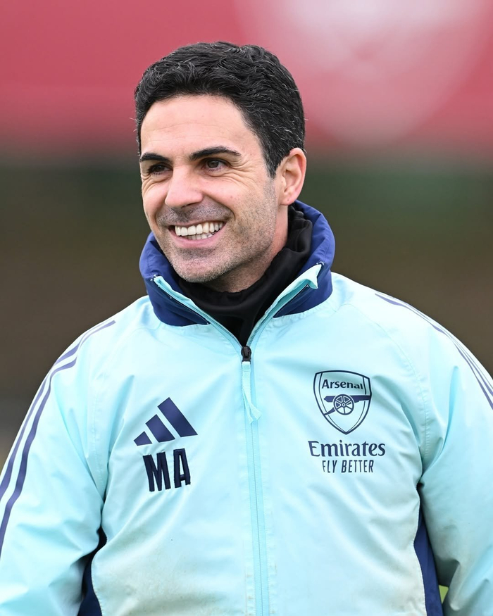 弗罗因德：对诺伊尔的未来我们并不着急；拜仁确实联系过安东尼（弗罗因德：不急于敲定诺伊尔未来；拜仁确与安东尼有过接触）