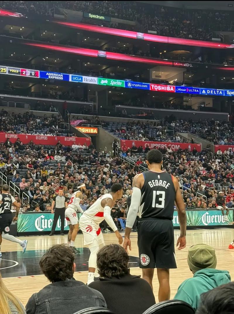 塞维利亚vs奥萨苏纳：夸西、胡安卢-桑切斯首发，劳尔-加西亚、博约莫出战（塞维利亚对阵奥萨苏纳：夸西、胡安卢-桑切斯先发，劳尔-加西亚、博约莫登场）