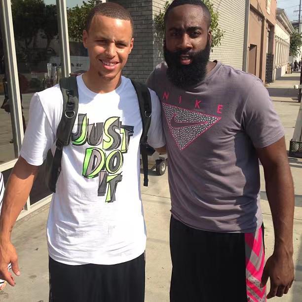 女星爆砍69分！华子：哪天都愿意她在我身上得这么多分（女篮球星狂轰69分！华子打趣：随时欢迎她在我头上拿这么多分）