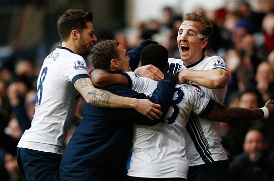 邓弗里斯：希望两到三周内复出，我们的球队就像一个大家庭（邓弗里斯：争取两三周内复出，球队氛围如同一家人）