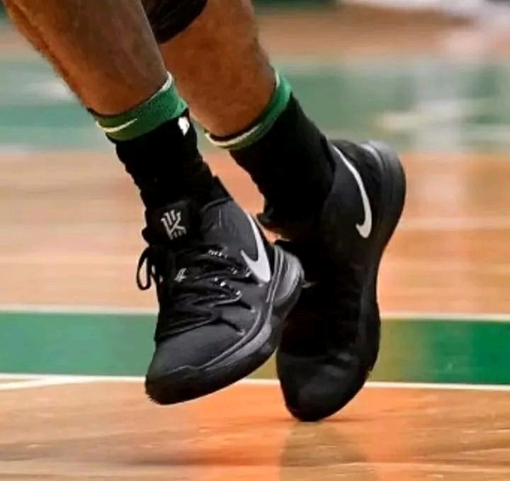 斯洛特：昨晚睡得不是最好但也没失眠；没来得及和博斯喝一杯（斯洛特：昨夜睡眠一般但未失眠；未能与博斯小酌）