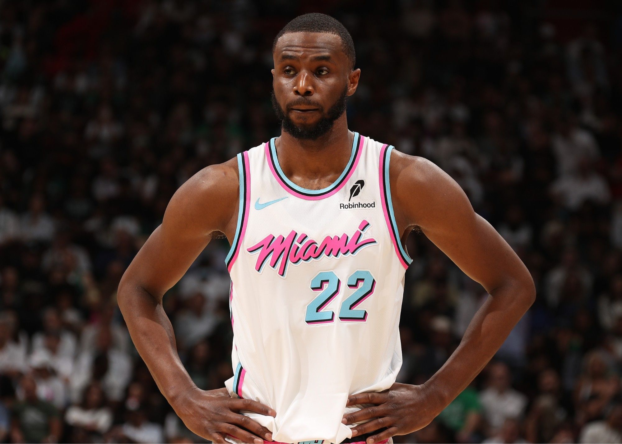 胡梅尔斯：拜仁上半场不给巴黎任何喘息机会，甚至有级别差距（胡梅尔斯：拜仁上半场全面压制巴黎，仿佛不在同一档次）