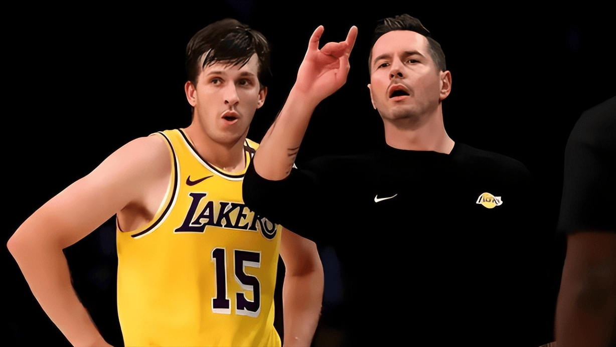 记者：申花今天下午飞赴天津，于汉超、戴伟浚等人随队出征（申花今日下午启程赴津，于汉超、戴伟浚等随队出征）