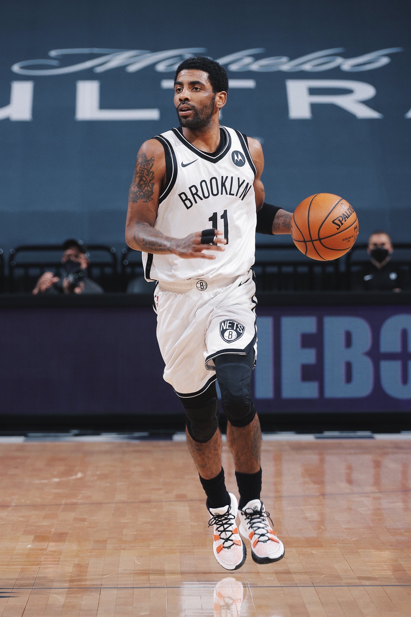 这三分干拔太丝滑了（这记三分干拔如行云流水）