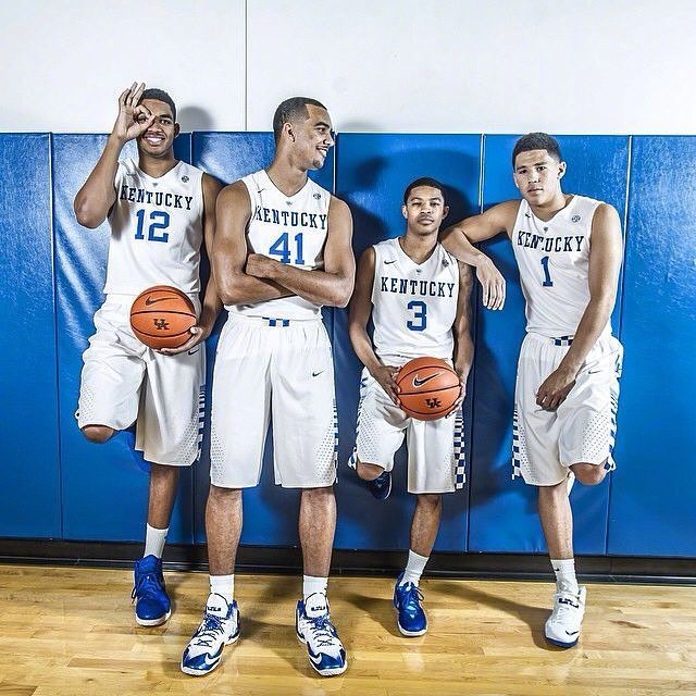 2025LPL全明星颁奖：Tarzan独获三奖，AL年度最佳俱乐部（2025LPL全明星颁奖礼：Tarzan包揽三项大奖，AL荣膺年度最佳俱乐部）