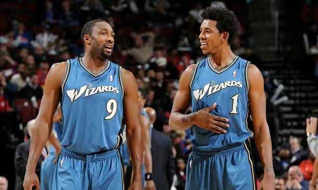 NBA：湖人险胜火箭 詹姆斯砍下38分（NBA：湖人惊险力克火箭，詹姆斯轰下38分）