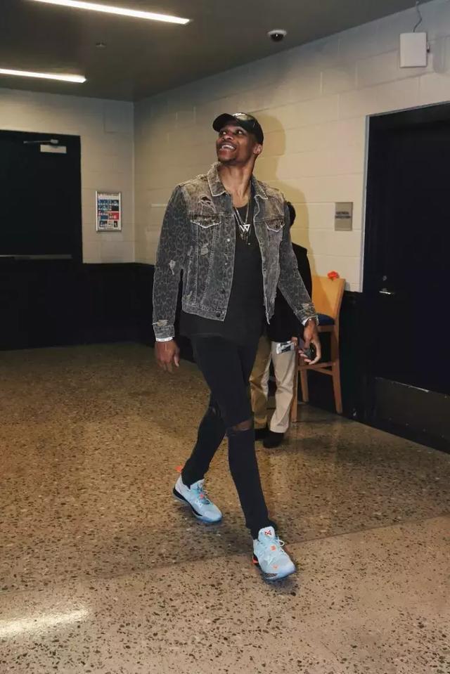 掘金VS黄蜂前瞻：掘金冲击客场10连胜，拉梅洛·鲍尔缺阵（黄蜂迎战掘金前瞻：拉梅洛·鲍尔缺席，丹佛冲击客场十连胜）