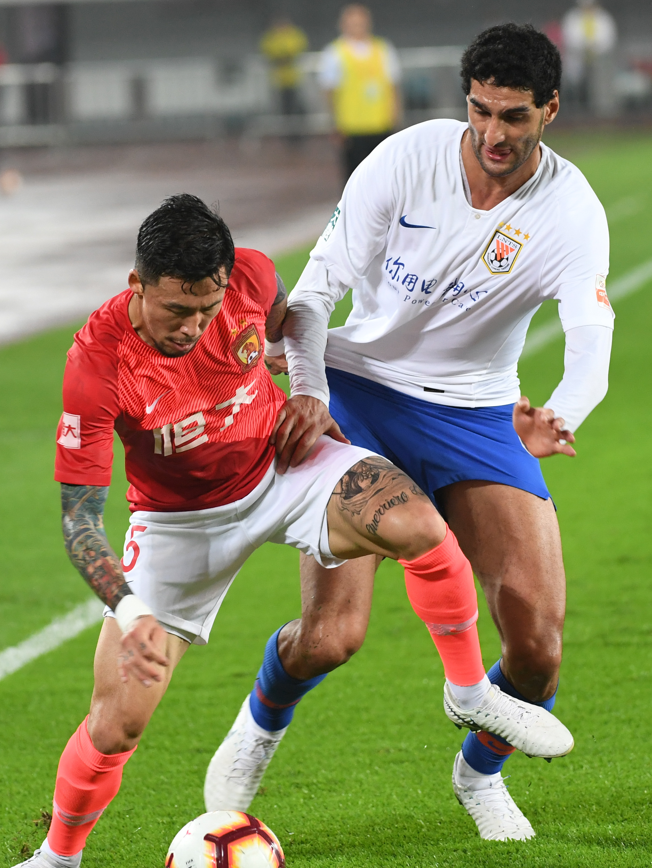 戈麦斯：儿子喜欢皮尔洛，我说光脚法好没用也要学习加图索（戈麦斯：儿子迷皮尔洛，我提醒他光有脚法不够，还得向加图索取经）