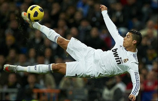 国王杯16强抽签在即！皇马将战低级别联赛球队 单回合淘汰赛制引关注（国王杯16强抽签临近：皇马将迎战低级别对手，单回合淘汰制成焦点）