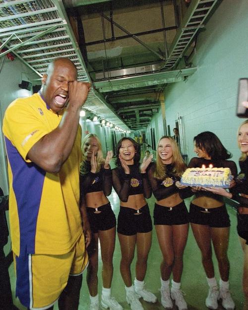 21岁天才成意甲头牌！进球+助攻双榜第一 皇马欲冬窗回购（21岁新星称霸意甲！进球、助攻双榜第一 皇马考虑冬窗回购）