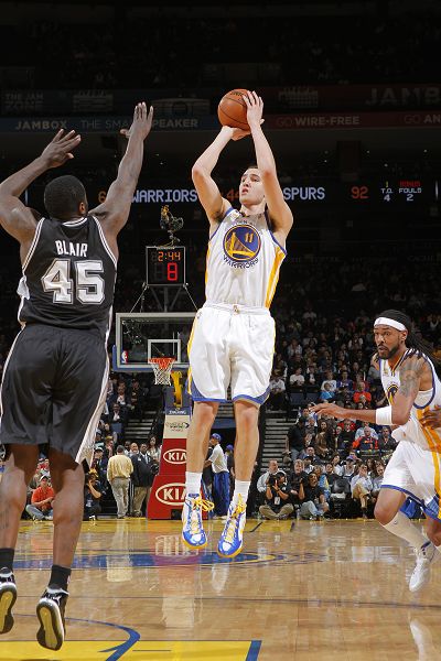 在德甲，没有哪次领先是安全的：比赛日势能两支德甲...（德甲赛场，领先从不保险：比赛日势头主宰胜负）